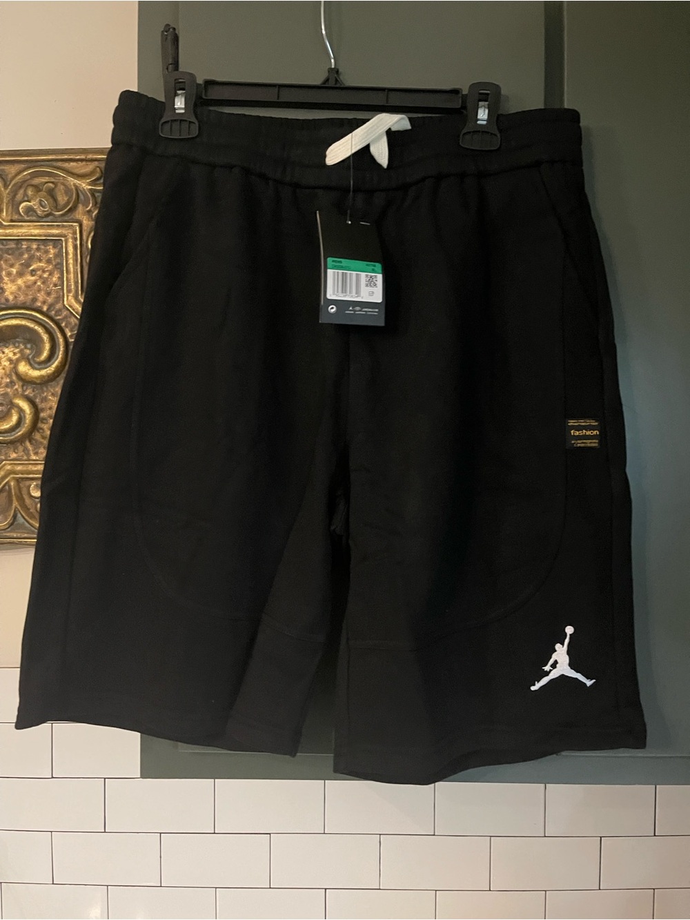 Mens Basketball Shorts Size XL.